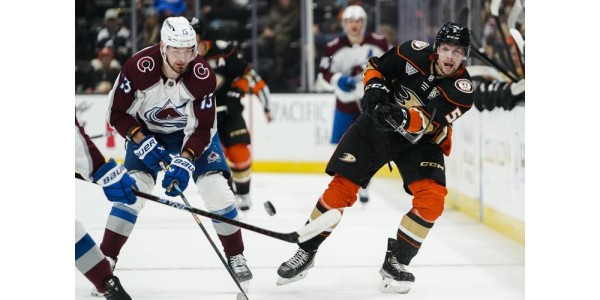 Leo Carlsson n'aide pas l'équipe à battre à nouveau l' Colorado Avalanche Leo Carlsson n'aide pas l'équipe à battre à nouveau l' Colorado Avalanche